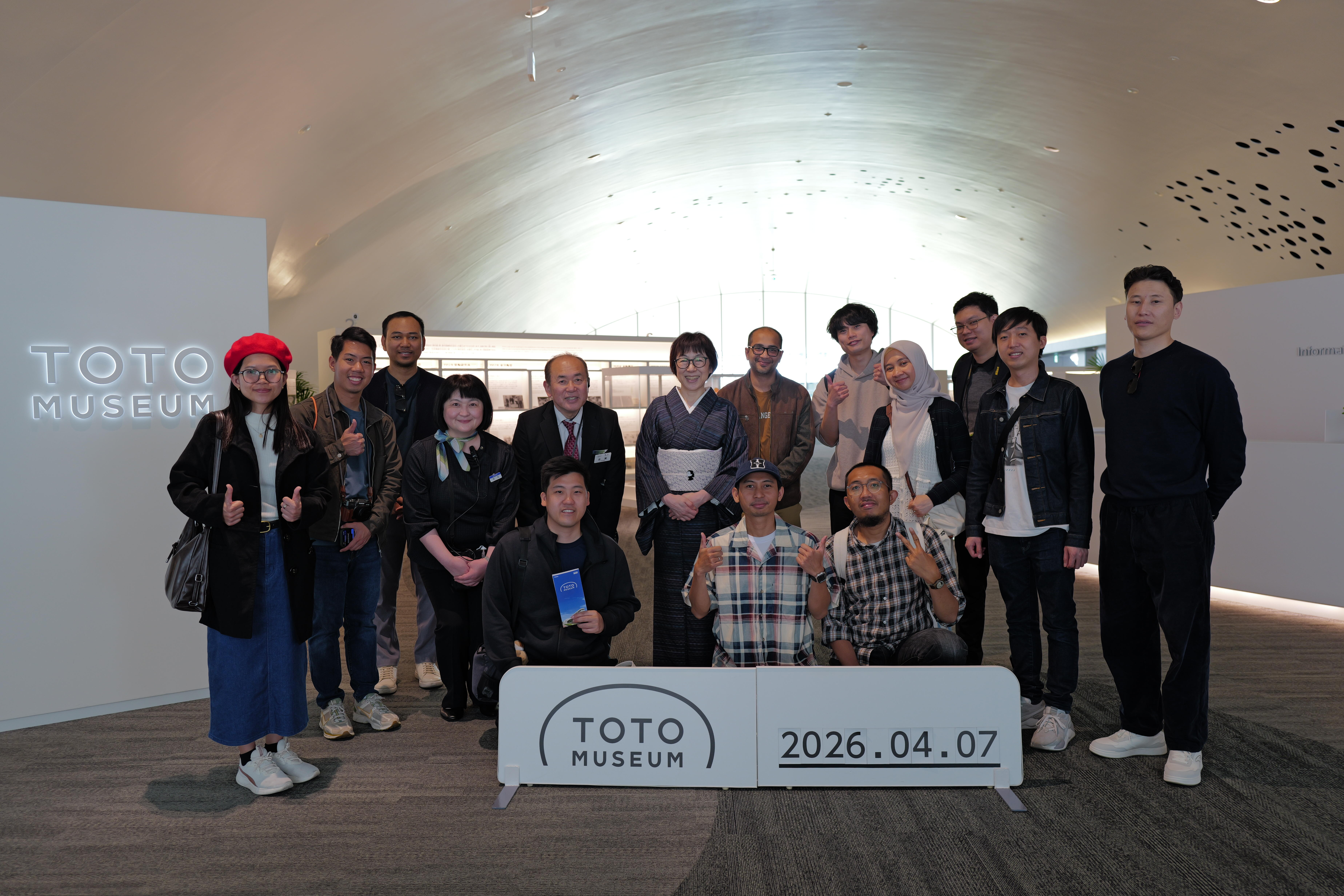 TOTO集合写真　L1081228.JPG